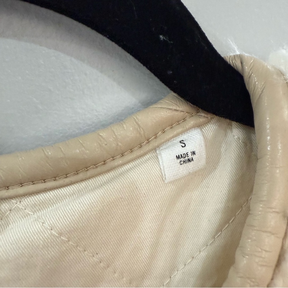 Aritzia Wilfred One Jacket River Sherpa Button Down in Birch White - Picture 5 of 6